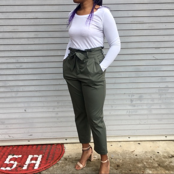 SOLD.    Papers bag waisted tapered legs - Picture 2 of 8